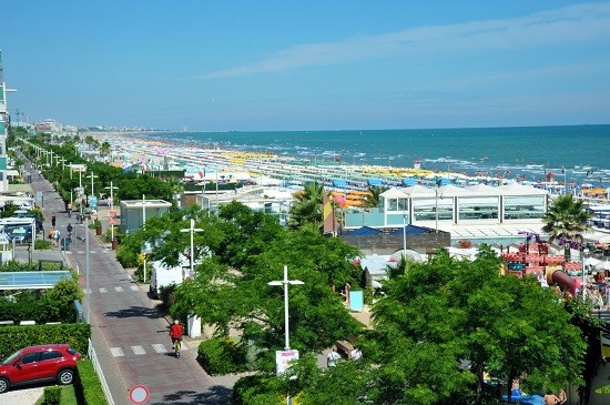 Scopri di più sull'articolo Hotel a Riccione con spiaggia privata o convenzionata: cosa comprende davvero